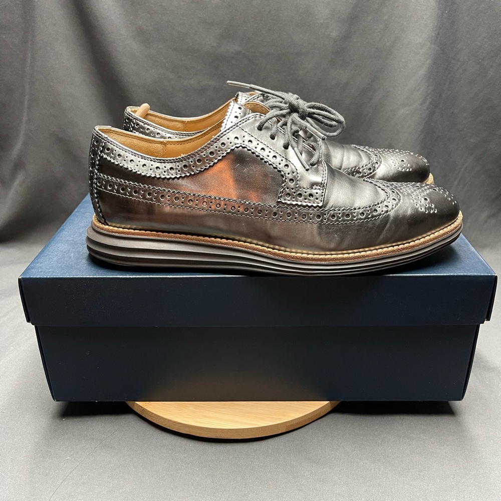 Gunmetal metallic Cole Haan in size 8 with shoe box

Non smoker & non pet owner